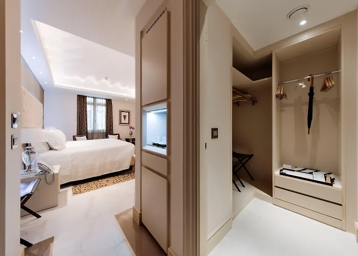 Aleph Hotel, Curio Collection By Hilton Hotell Rom